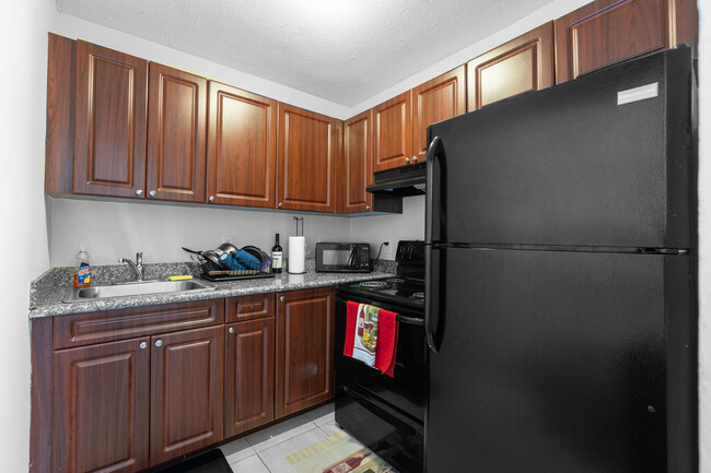 5755 Villas, LLC in Miami, FL - Building Photo - Interior Photo