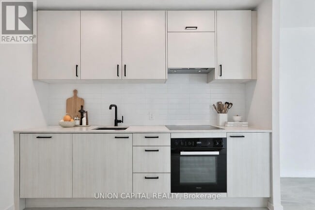 1 Quarrington Lane in North York, ON - Building Photo - Building Photo