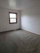 399 Willow Grove Dr in Pewaukee, WI - Building Photo - Building Photo