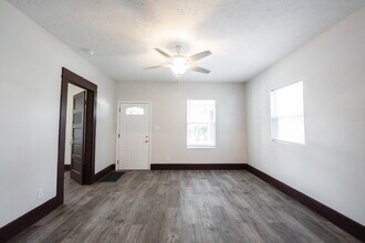 1040 Winfield Ave in Indianapolis, IN - Building Photo - Building Photo