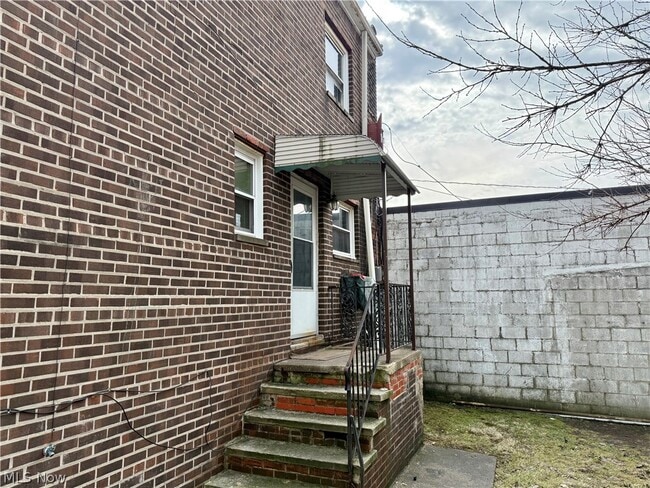 4652 Warner Rd in Garfield Heights, OH - Building Photo - Building Photo