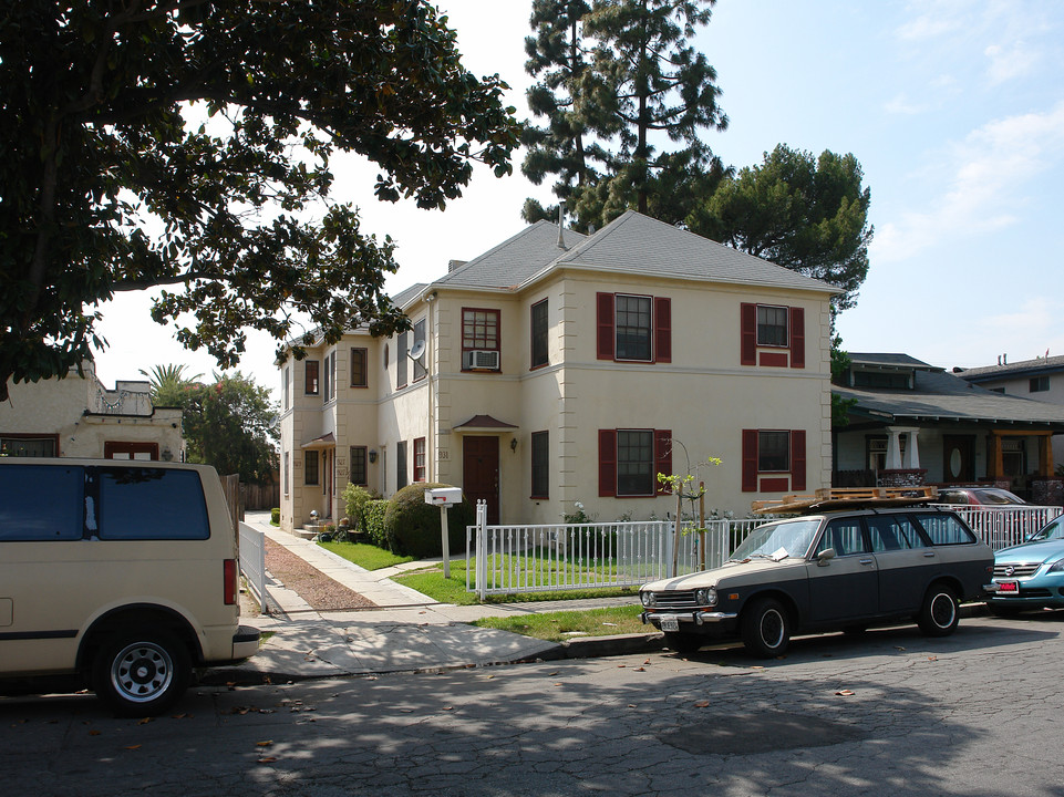 927-931 N Hobart Blvd in Los Angeles, CA - Building Photo