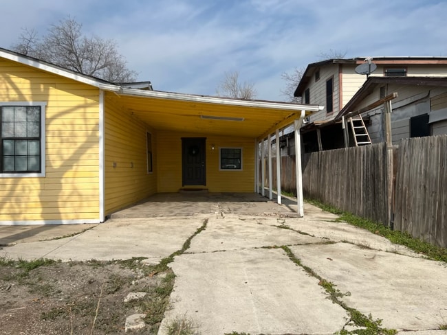 3911 Spear St in San Antonio, TX - Foto de edificio - Building Photo