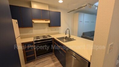 211 Summit Ave E in Seattle, WA - Building Photo - Building Photo
