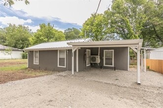 211 S Line St in Weatherford, TX - Building Photo - Building Photo