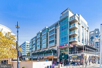 147 Waterfront St, Unit 402 in Oxon Hill, MD - Foto de edificio - Building Photo