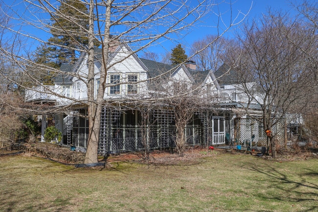 807 Summer St in Manchester, MA - Foto de edificio - Building Photo