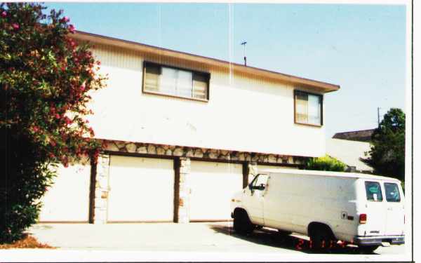 4305 E 5TH ST in Long Beach, CA - Foto de edificio - Building Photo