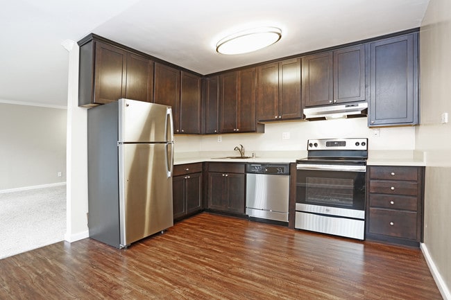 Cypress Pointe in Pacifica, CA - Foto de edificio - Interior Photo