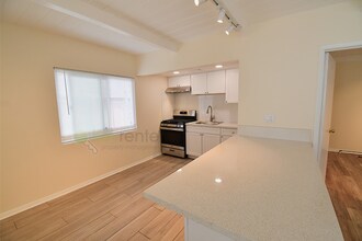 624-624-A N Nevada St in Oceanside, CA - Building Photo - Building Photo