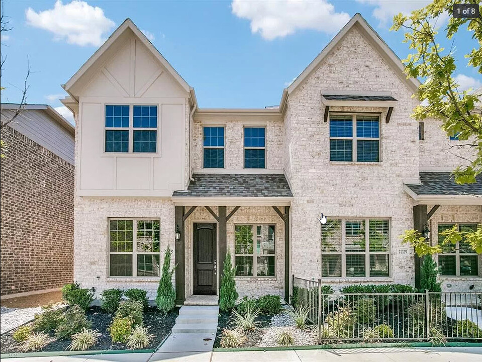 2225 Pinnacle Ln in Flower Mound, TX - Foto de edificio