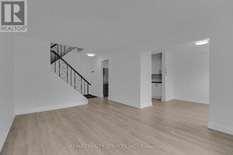 1140 Tavistock Dr in Burlington, ON - Building Photo - Building Photo