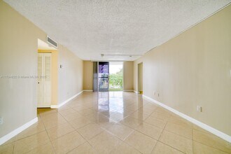 496 NW 165th St in Miami, FL - Building Photo - Building Photo
