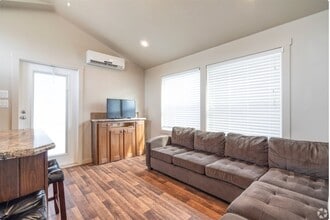 3127 Maverick Lp in Oyster Creek, TX - Building Photo - Building Photo