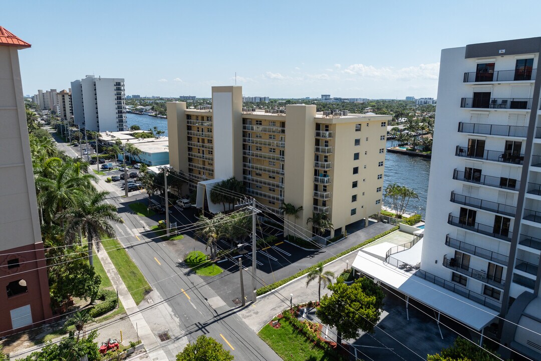 Riverside Terrace Condominiums in Pompano Beach, FL - Foto de edificio