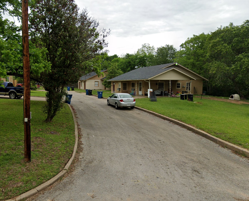 1008 James Ct in Jacksonville, TX - Building Photo