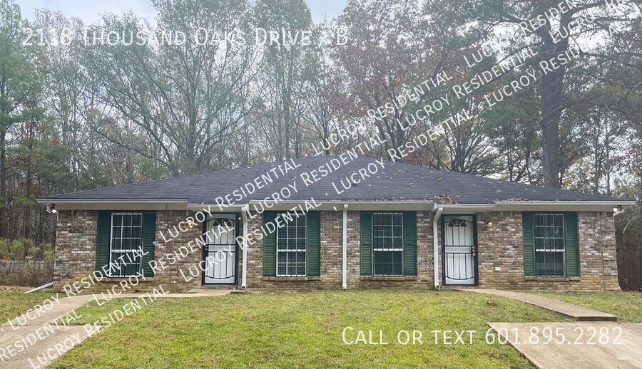 2118 Thousand Oaks Dr in Jackson, MS - Building Photo