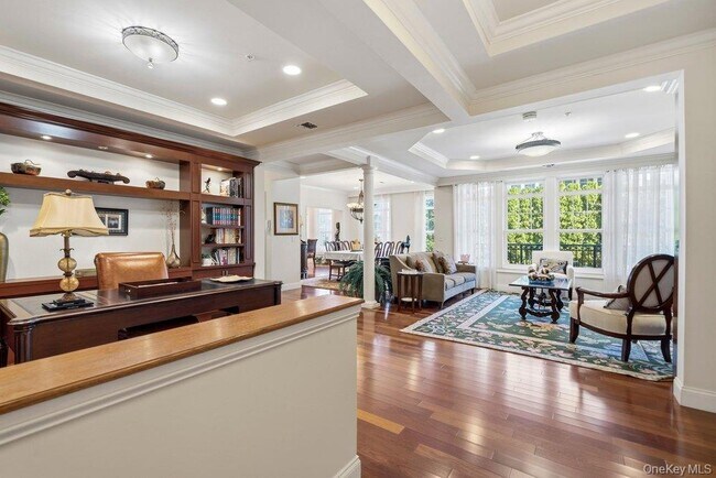 336 Trotting Ln in Westbury, NY - Building Photo - Building Photo