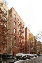 141 W 16th St in New York, NY - Building Photo - Building Photo