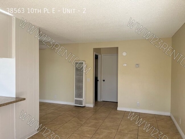 38563 10th Pl E in Palmdale, CA - Building Photo - Building Photo