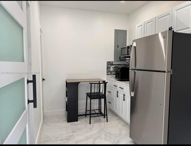 1309 NW 55th Terrace-Unit -B in Miami, FL - Building Photo - Building Photo