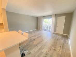 200 Galen Dr in Key Biscayne, FL - Building Photo - Building Photo