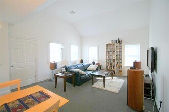 157 Auburn St, Unit 2 in Cambridge, MA - Building Photo - Building Photo