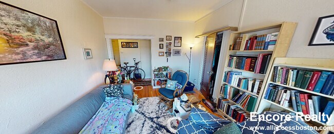 1800 Commonwealth Ave, Unit 30 in Boston, MA - Foto de edificio - Building Photo