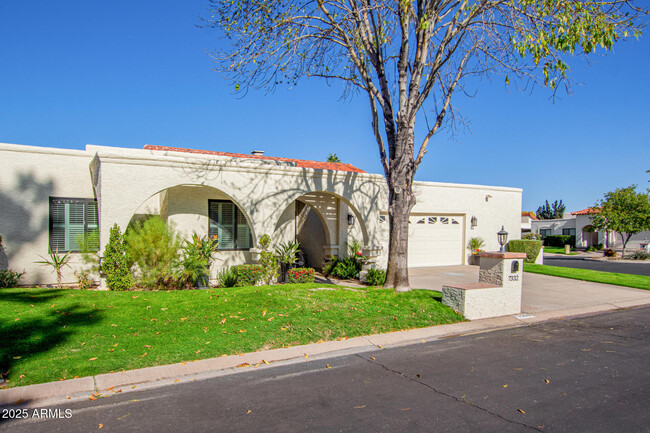 7332 E Montebello Ave in Scottsdale, AZ - Foto de edificio - Building Photo