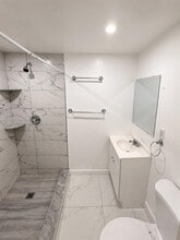 2880 NW 169th Terrace in Miami Gardens, FL - Building Photo - Building Photo