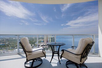 3000 Oasis Grand Blvd, Unit LPH-1 in Ft. Myers, FL - Building Photo - Building Photo