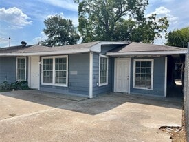 8308 John St in Houston, TX - Building Photo
