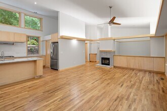 162 Sequoyah Hills Dr in Fletcher, NC - Building Photo - Building Photo