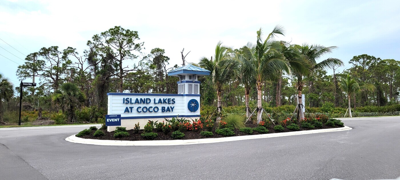 8787 St Kitts Cir in Englewood, FL - Building Photo