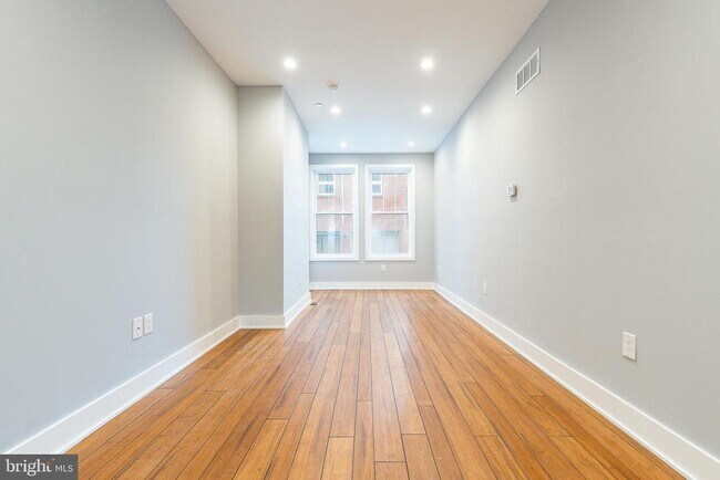 2821 Livingston St in Philadelphia, PA - Foto de edificio - Building Photo