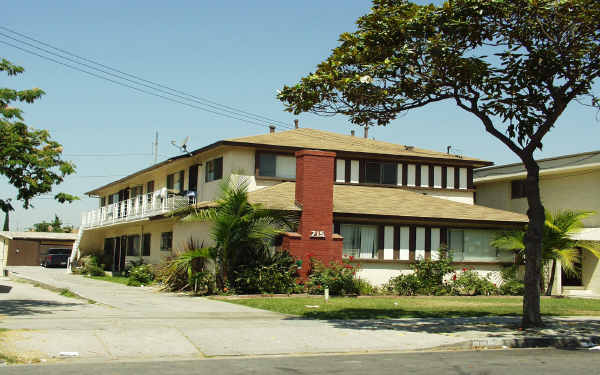 715 S Fir Ave in Inglewood, CA - Foto de edificio