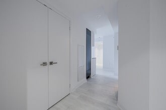 31-331 Tippett Rd in Toronto, ON - Building Photo - Building Photo