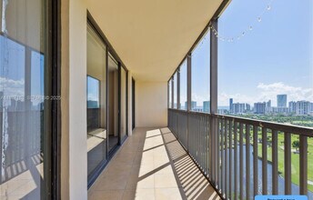 20379 W Country Club Dr, Unit Victoria in Aventura, FL - Building Photo - Building Photo