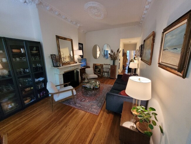 30 Holyoke St, Unit 2 in Boston, MA - Building Photo - Building Photo