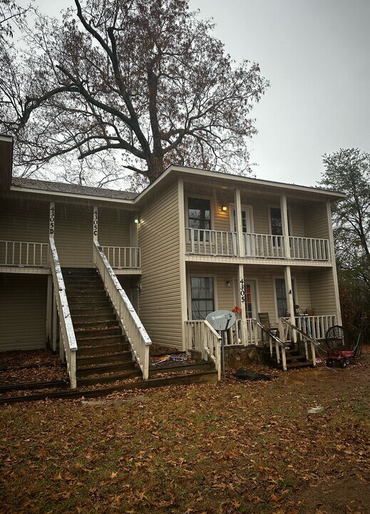 4305 Old Memphis Pike in Tuscumbia, AL - Building Photo