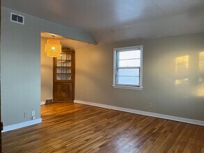 338 E Oklahoma Ave, Unit 4 in Milwaukee, WI - Foto de edificio - Building Photo