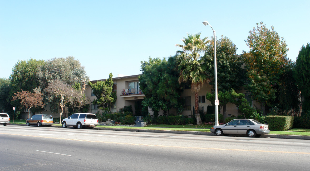 8850 Van Nuys Blvd in Panorama City, CA - Building Photo