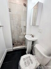 24 Phillips St in Boston, MA - Foto de edificio - Building Photo