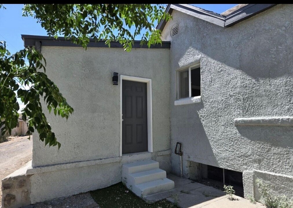 101 N Seville Dr in El Paso, TX - Building Photo