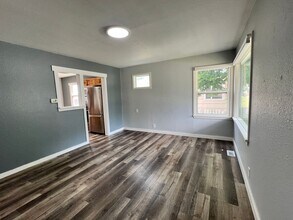 1107 W Gem Ave in Moses Lake, WA - Building Photo - Building Photo