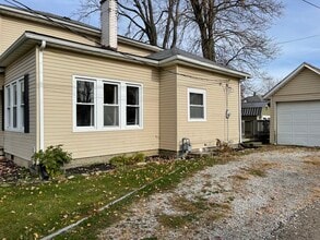 10 S Preston St in Centerburg, OH - Building Photo - Building Photo