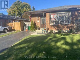 138 Archdekin Dr in Brampton, ON - Building Photo