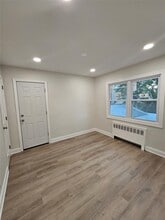 566 Keller Ave in Elmont, NY - Building Photo - Building Photo
