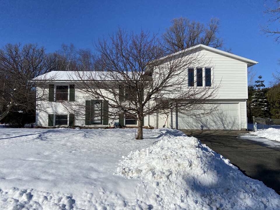 1101 10th St SE, Unit Main House in St. Cloud, MN - Foto de edificio