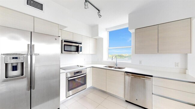 4250 Biscayne Blvd, Unit 709 in Miami, FL - Foto de edificio - Building Photo